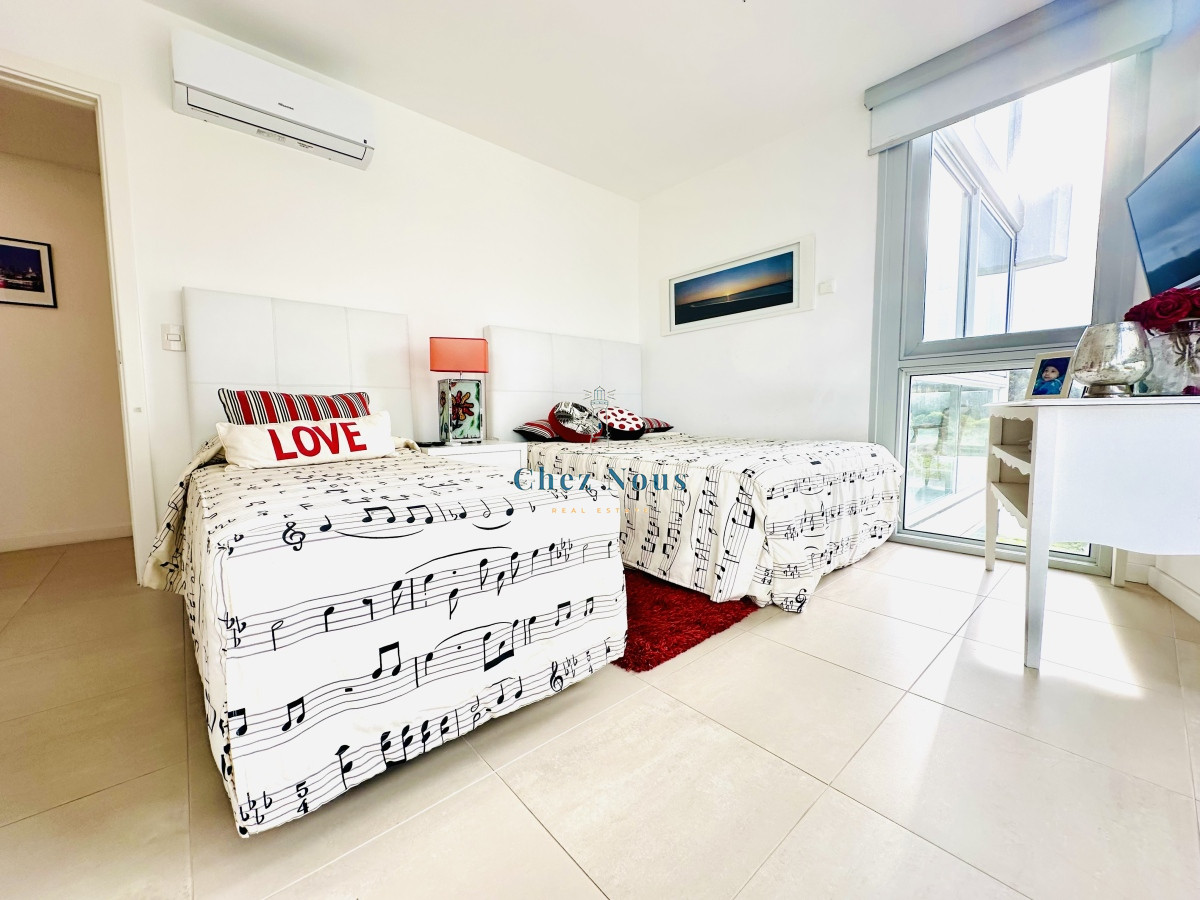 Apartamento ID.1000 - Oportunidad en Venta y Alquiler temporal de maravilloso departamento esquinero en Torre Le Parc, Playa Brava, Punta del Este
