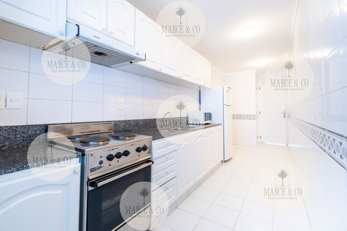 Apartamento ID.2235 - Venta y alquiler temporario de apartamento penthouse de tres dormitorios en playa Montoya