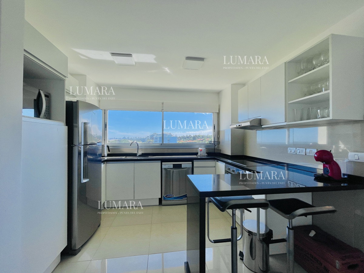 Apartamento ID.2685 - Penthouse de 3 Dormitorios en Primera Línea del Mar, Playa Brava Punta del Este