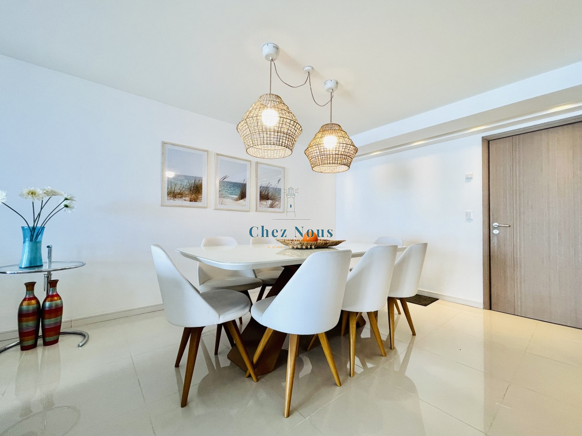 Apartamento ID.928 - Apartamento con Vista al Mar de 3 Dormitorios y Dependencia + Parrillero en Playa Brava, Punta del Este 