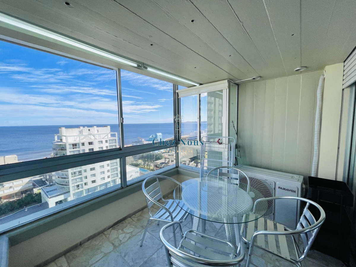 Apartamento ID.924 - Apartamento de 3 Dormitorios en Playa Mansa con Vista al Mar en Venta!
