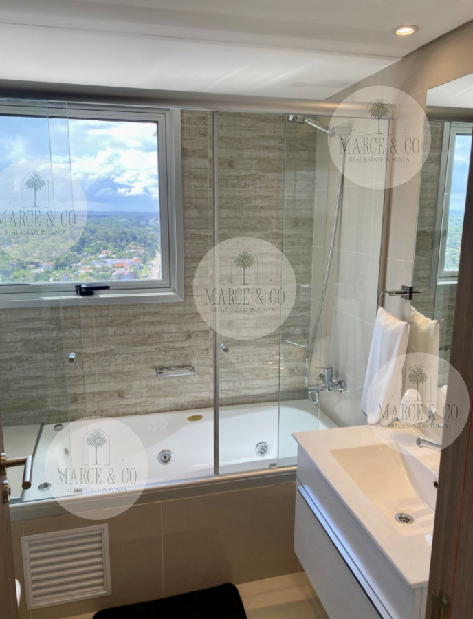Apartamento ID.2548 - Alquiler temporal de apartamento piso alto de 2 dormitorios más servicio en playa brava 