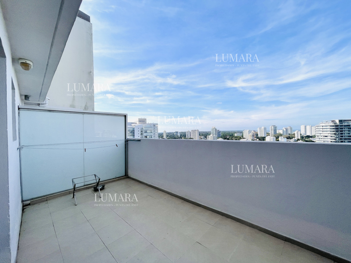 Apartamento ID.1619 - Venta de Excelente Penthouse de 2 Dormitorios y Parrillero con vistas a Playa Mansa, Punta del Este