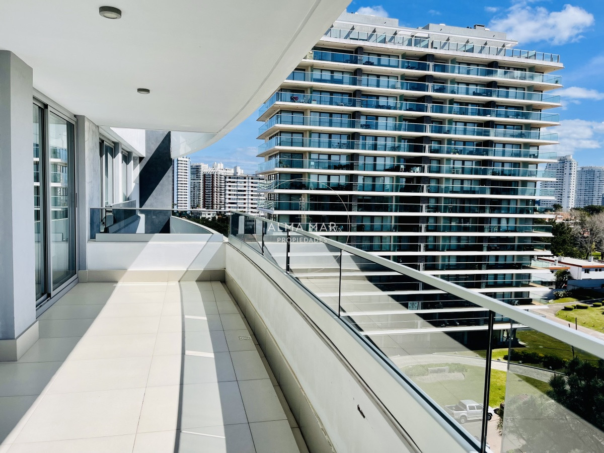 Apartamento ID.584 - Apartamento de 2 Dormitorios en Venta a metros de playa Brava, Punta del Este