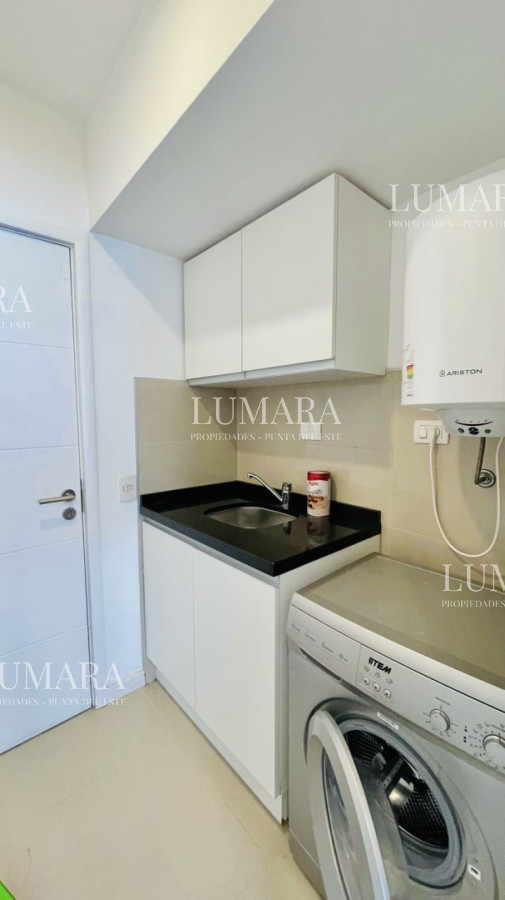 Apartamento ID.3143 - Apartamento de 3 Dormitorios en Primera Línea del Mar, Playa Brava Punta del Este