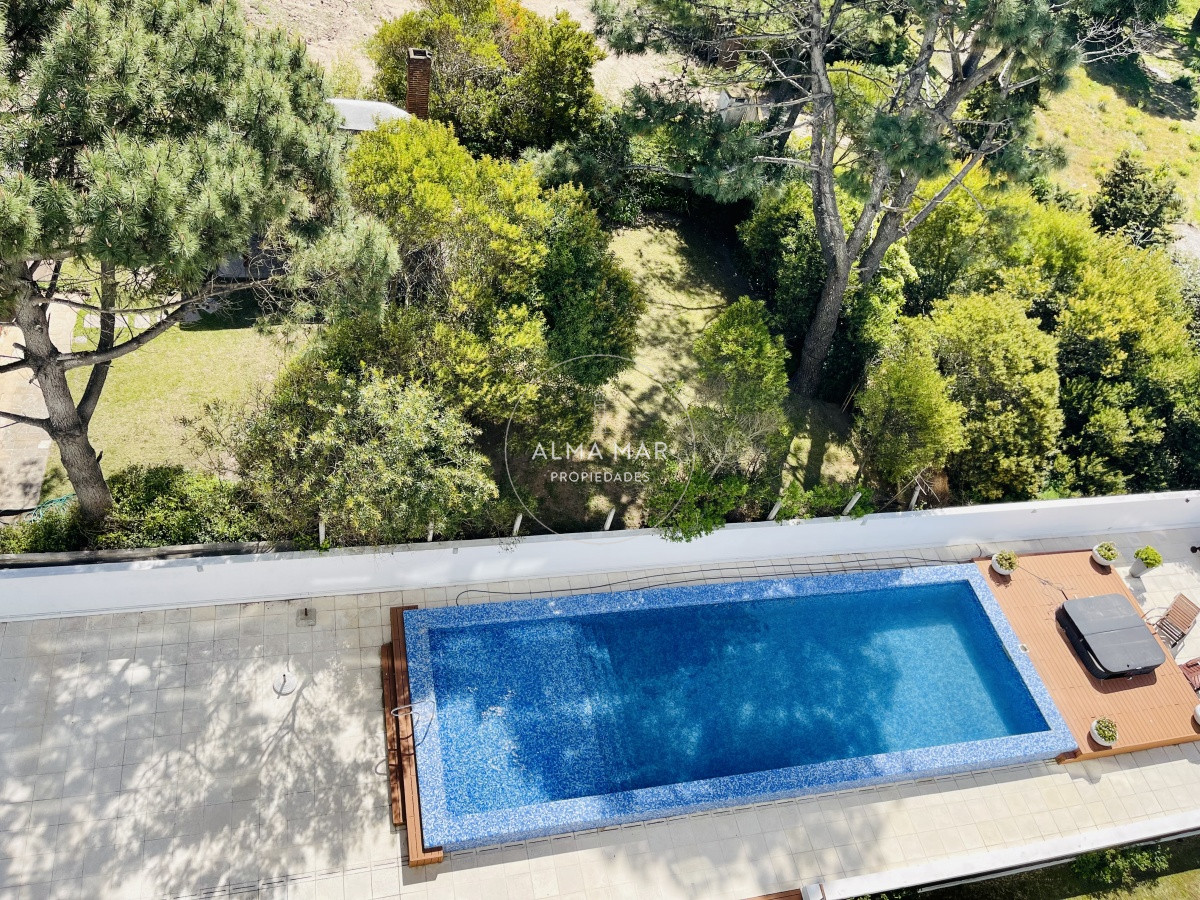 Apartamento ID.584 - Apartamento de 2 Dormitorios en Venta a metros de playa Brava, Punta del Este