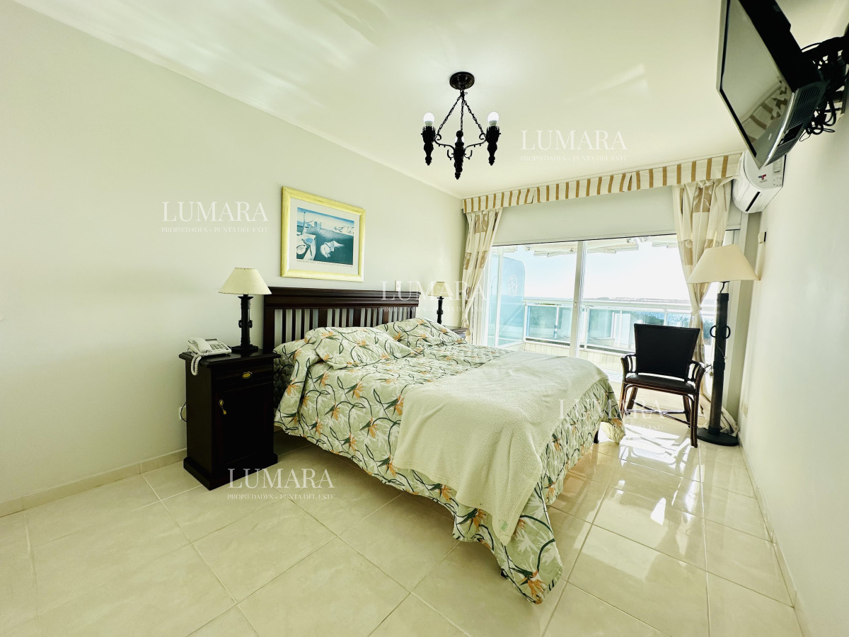 Apartamento ID.864 - Alquiler temporario de Apartamento de 2 suites sobre Playa Mansa, Primera Línea