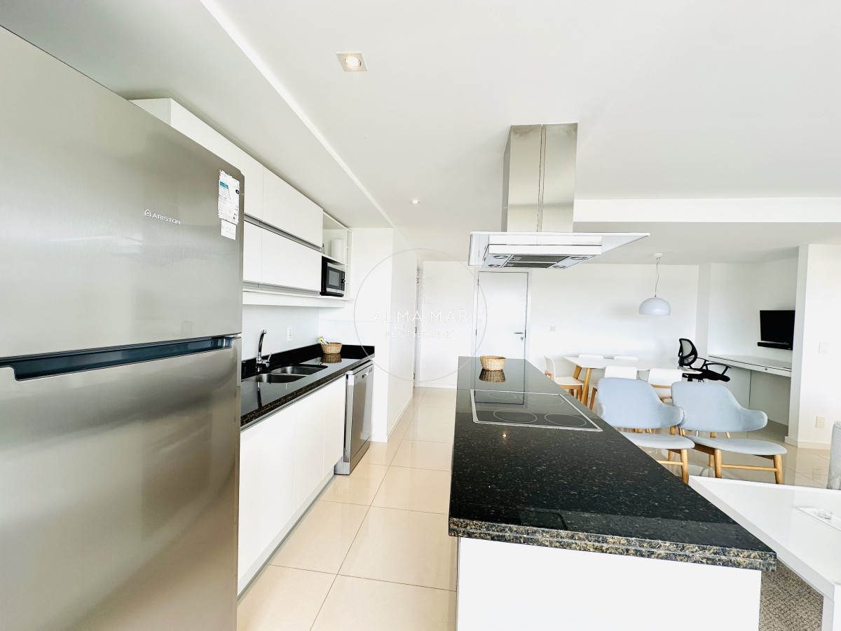Apartamento ID.584 - Apartamento de 2 Dormitorios en Venta a metros de playa Brava, Punta del Este