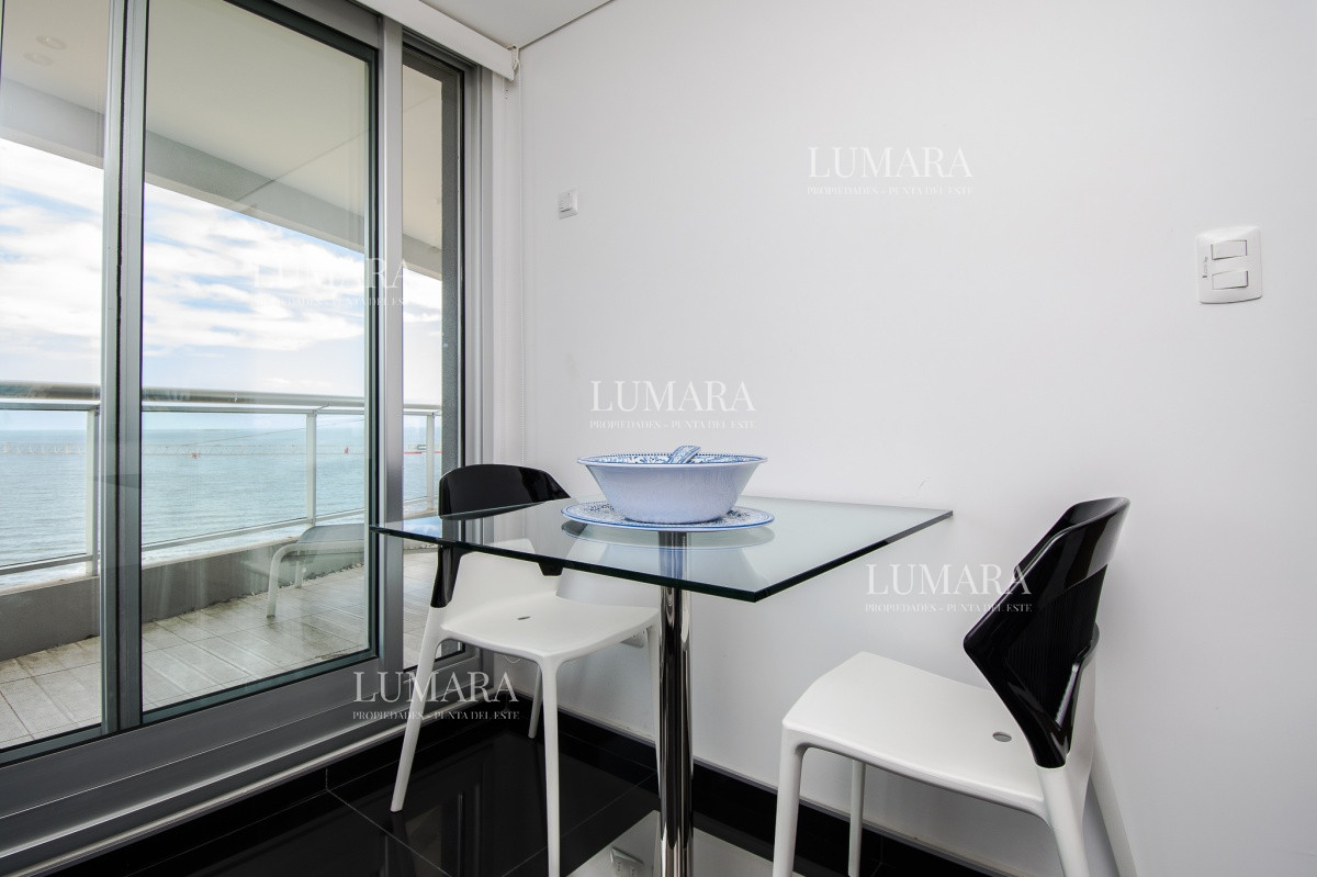 Apartamento ID.2467 - Apartamento de 3 Dormitorios + Dependencia y Parrillero en Frente a Playa Brava, Punta del Este