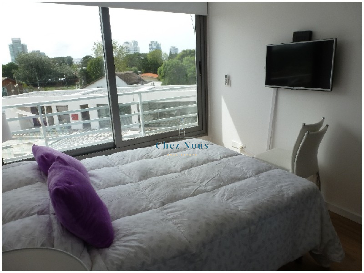 Apartamento ID.1221 - Alquiler temporal de apartamento de dos dormitorios con dos baños en Playa Mansa, Punta del Este