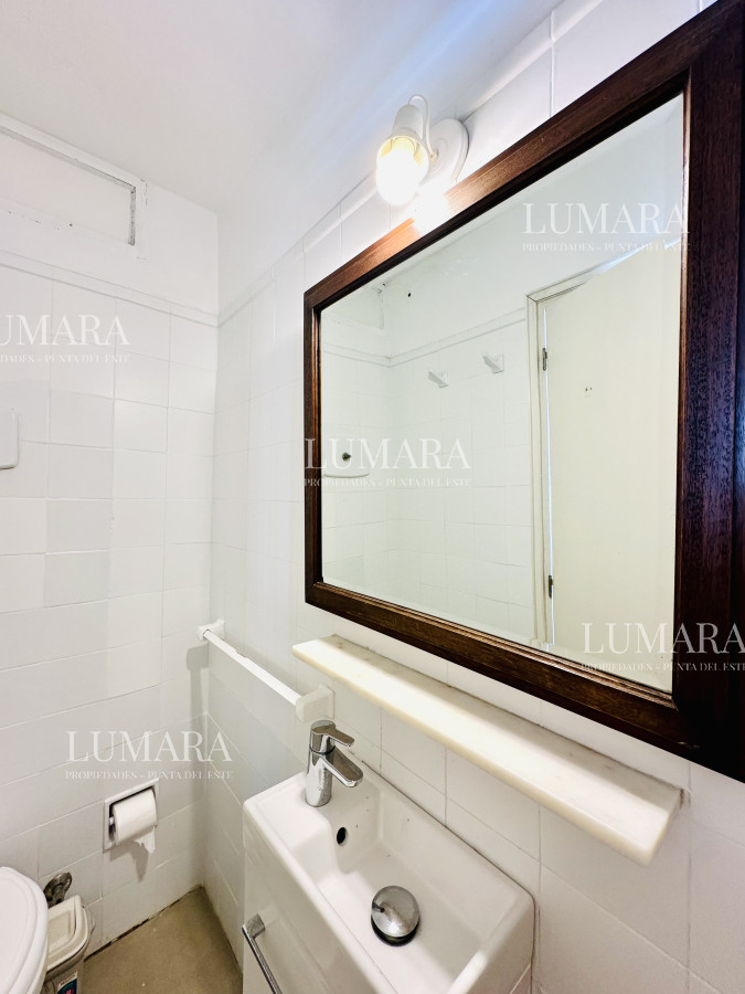 Apartamento ID.556 - Alquiler y venta de apartamento con vista al Mar en Península de 3 dormitorios más dependencia