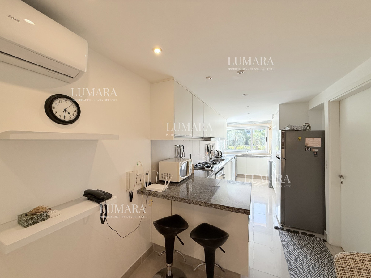 Apartamento ID.3189 - Venta de apartamento de 3 dormitorios sobre primera fila de Playa Brava, Punta del Este