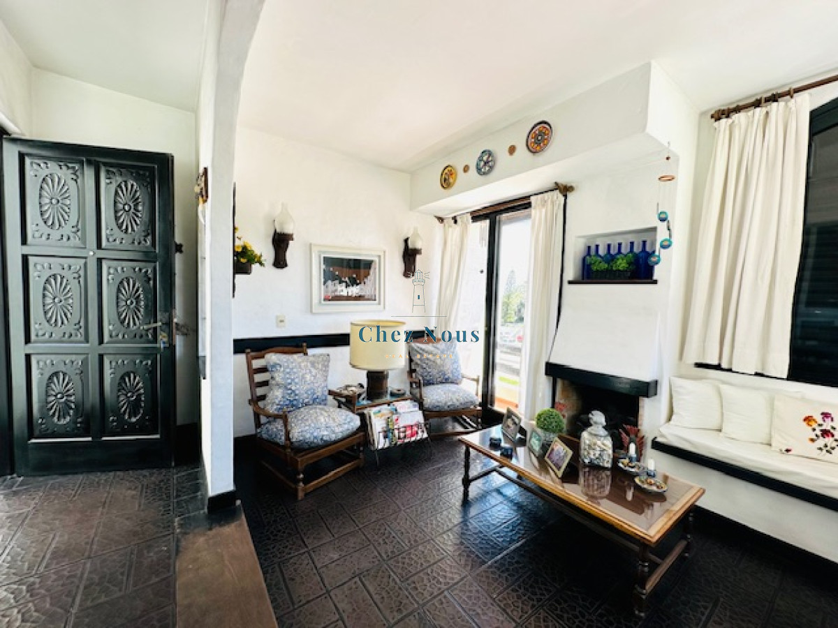 Apartamento ID.562 - Venta de apartamento de 3 dormitorios y 2 baños a metros del Mar en Playa Mansa