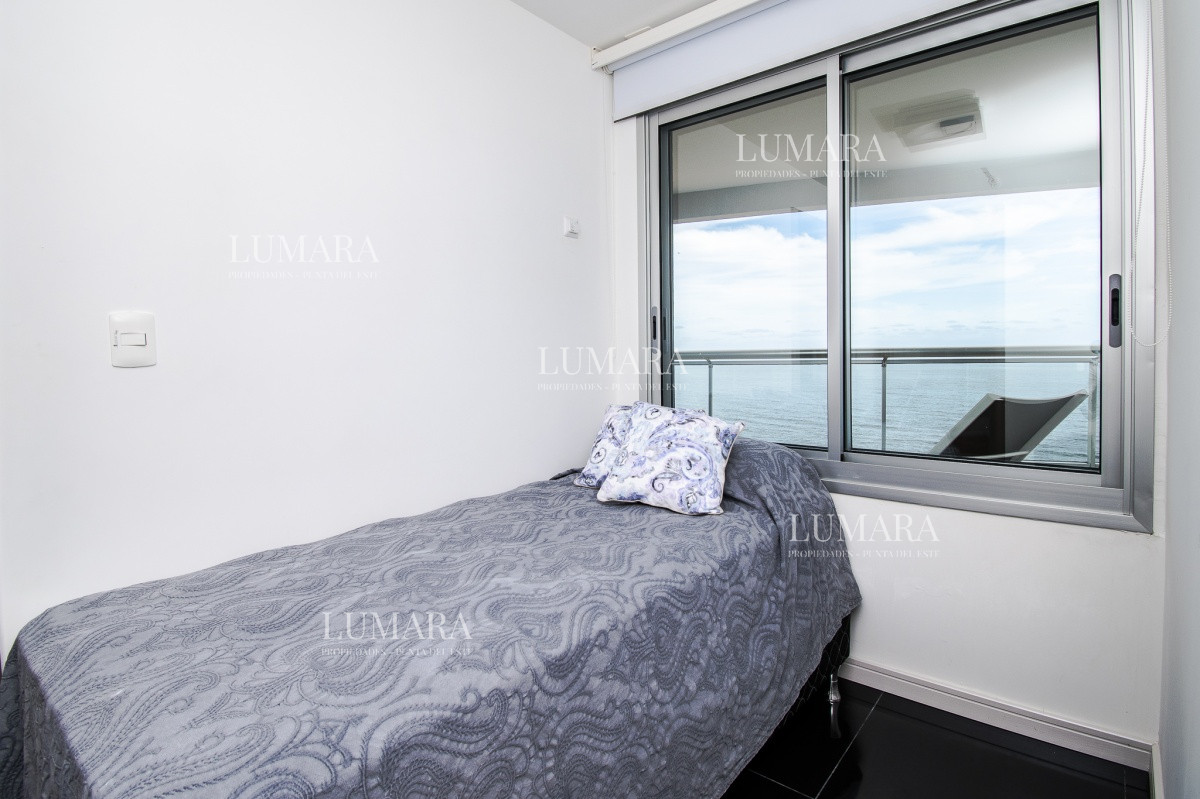Apartamento ID.2467 - Apartamento de 3 Dormitorios + Dependencia y Parrillero en Frente a Playa Brava, Punta del Este