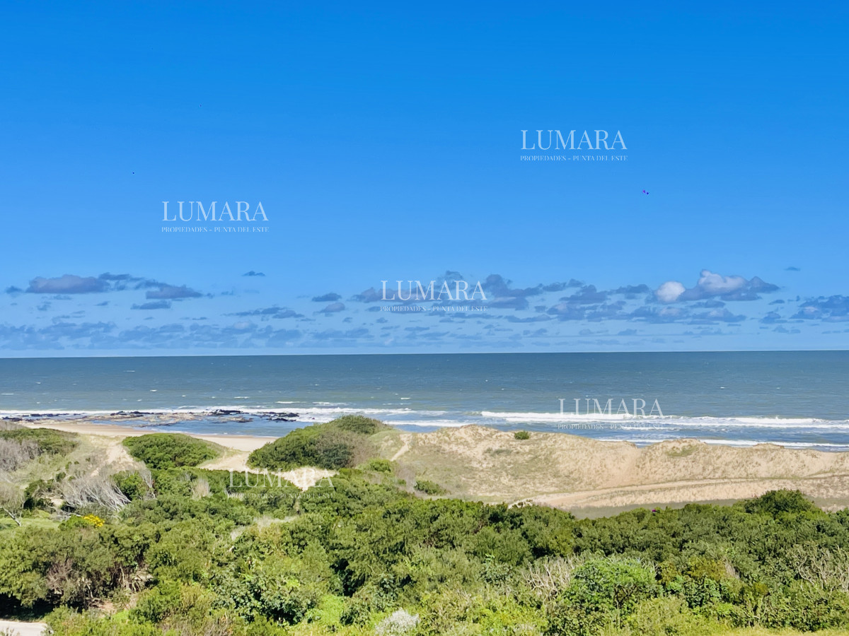 Apartamento ID.2685 - Penthouse de 3 Dormitorios en Primera Línea del Mar, Playa Brava Punta del Este