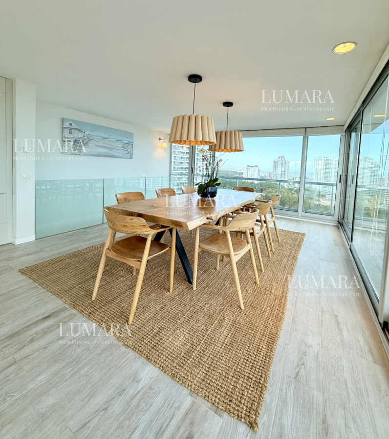 Apartamento ID.2949 - Apartamento Penthouse finamente decorado de 3 dormitorios con parrillero propio en venta, Roosevelt Brava, Punta del Este