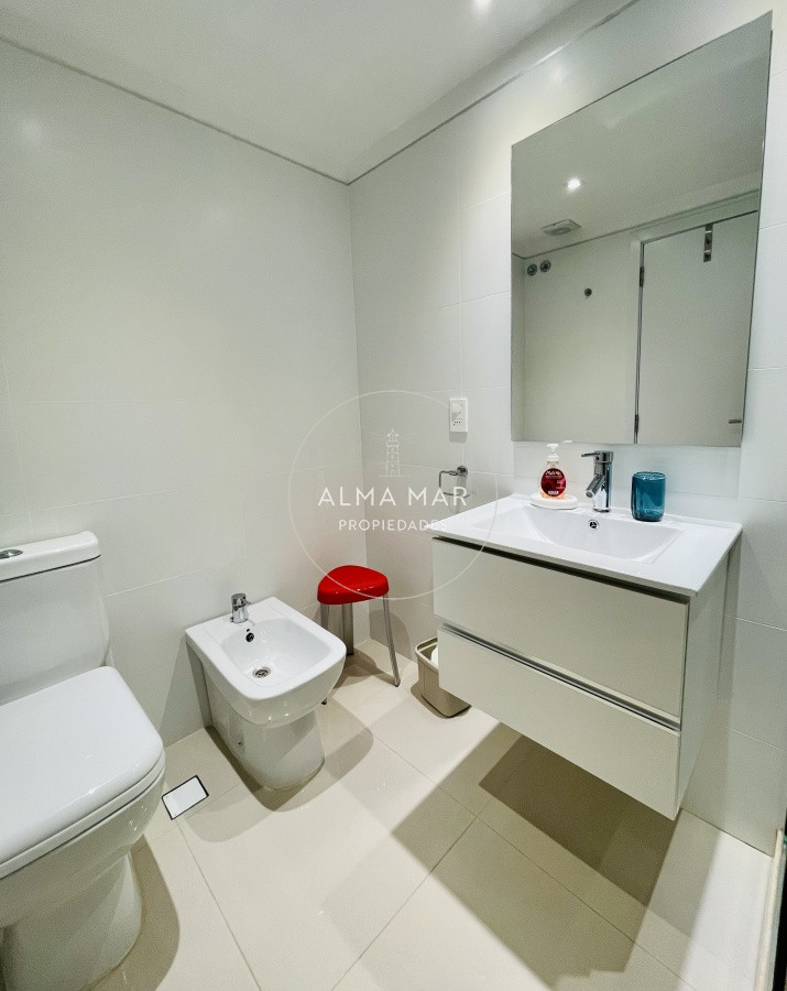 Apartamento ID.584 - Apartamento de 2 Dormitorios en Venta a metros de playa Brava, Punta del Este