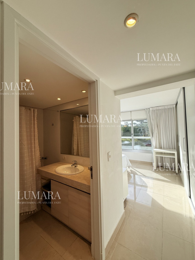 Apartamento ID.3189 - Venta de apartamento de 3 dormitorios sobre primera fila de Playa Brava, Punta del Este