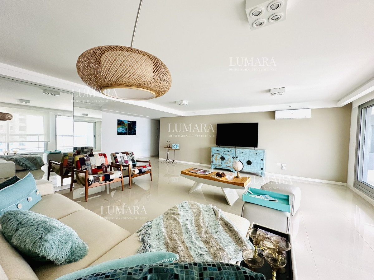 Apartamento ID.2687 - Venta de amplio penthouse con cuatro dormitorios más dependencia de servicio en torre premiun de Playa Brava, Punta del Este