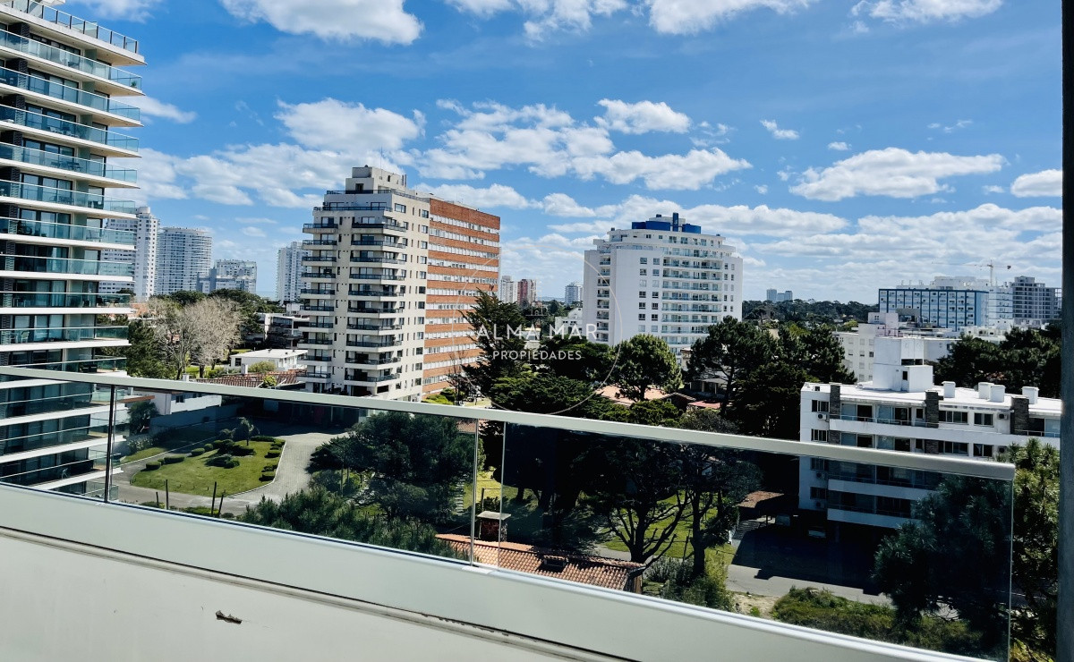 Apartamento ID.584 - Apartamento de 2 Dormitorios en Venta a metros de playa Brava, Punta del Este