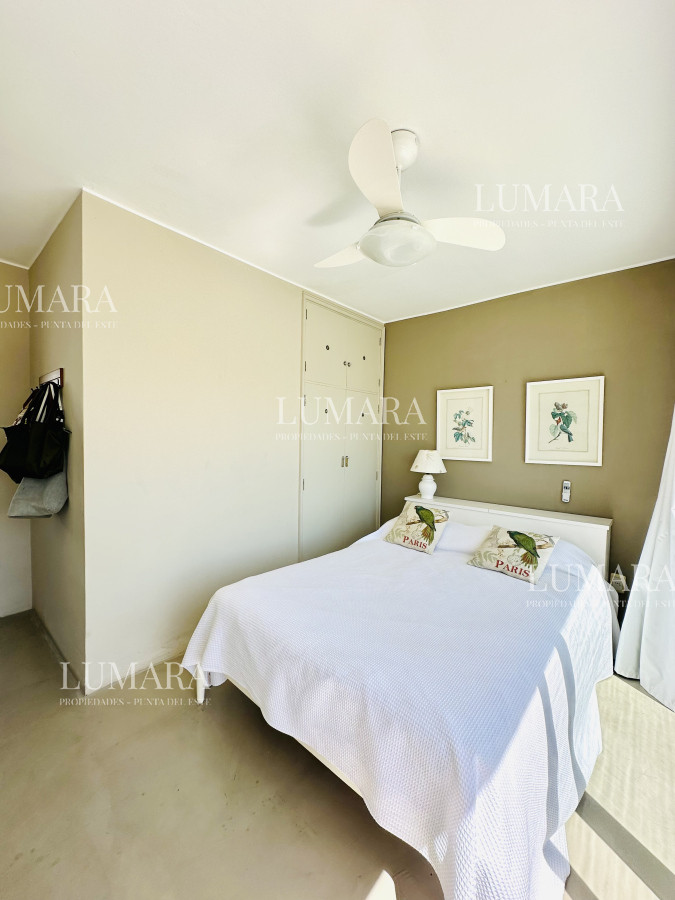 Apartamento ID.556 - Alquiler y venta de apartamento con vista al Mar en Península de 3 dormitorios más dependencia