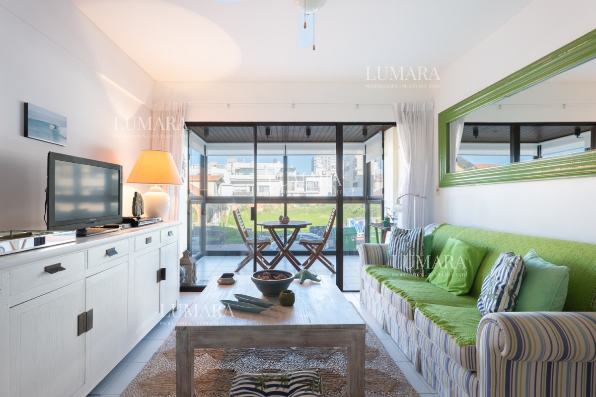 Apartamento ID.1234 - Apartamento de 2 Dormitorios frente al Mar, en Venta, Península de Punta del Este