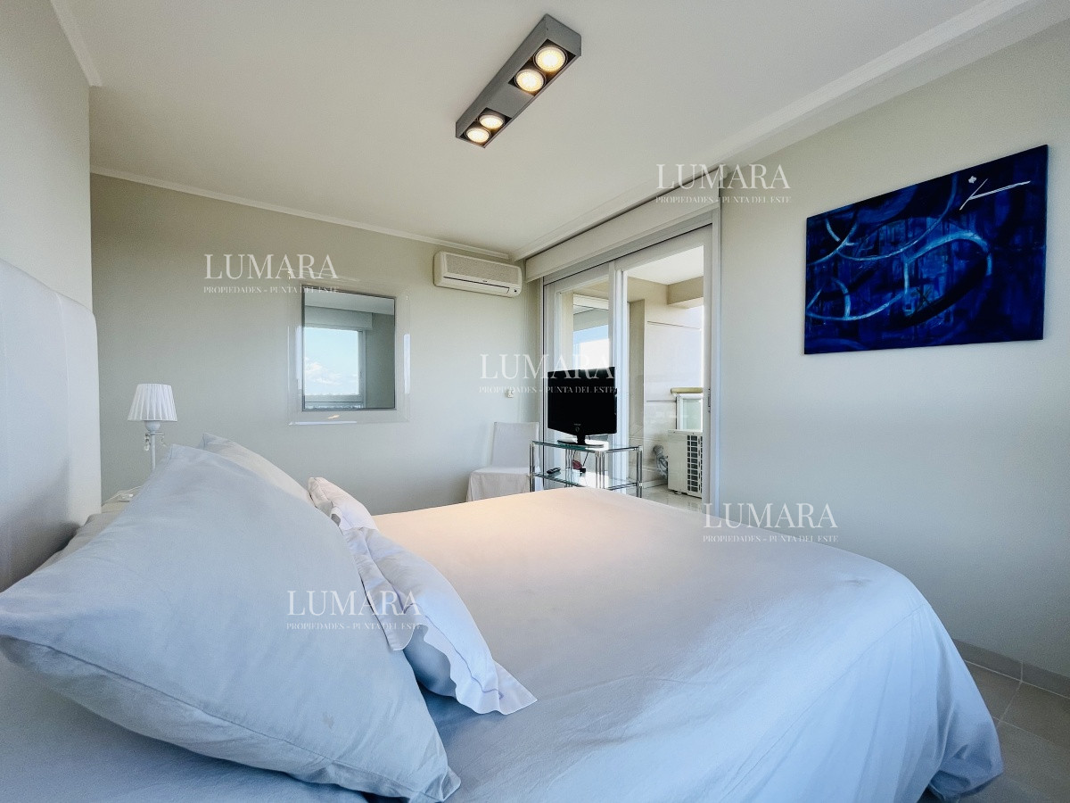 Apartamento ID.1385 - Venta de Excelente apartamento en alquiler temporario de tres dormitorios más dependencia de servicio, Playa Mansa, Punta del Este