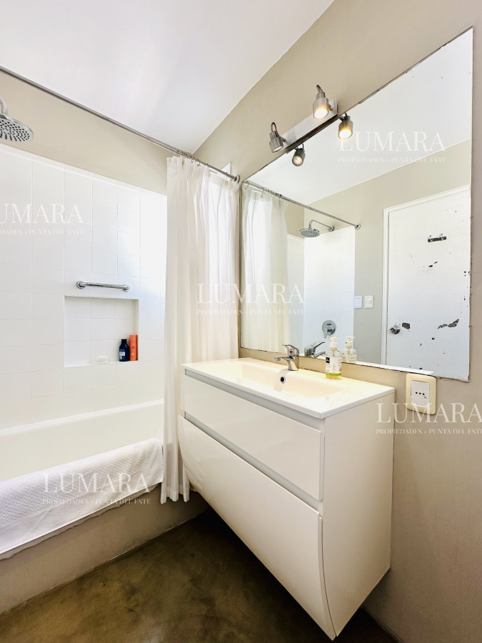 Apartamento ID.556 - Alquiler y venta de apartamento con vista al Mar en Península de 3 dormitorios más dependencia