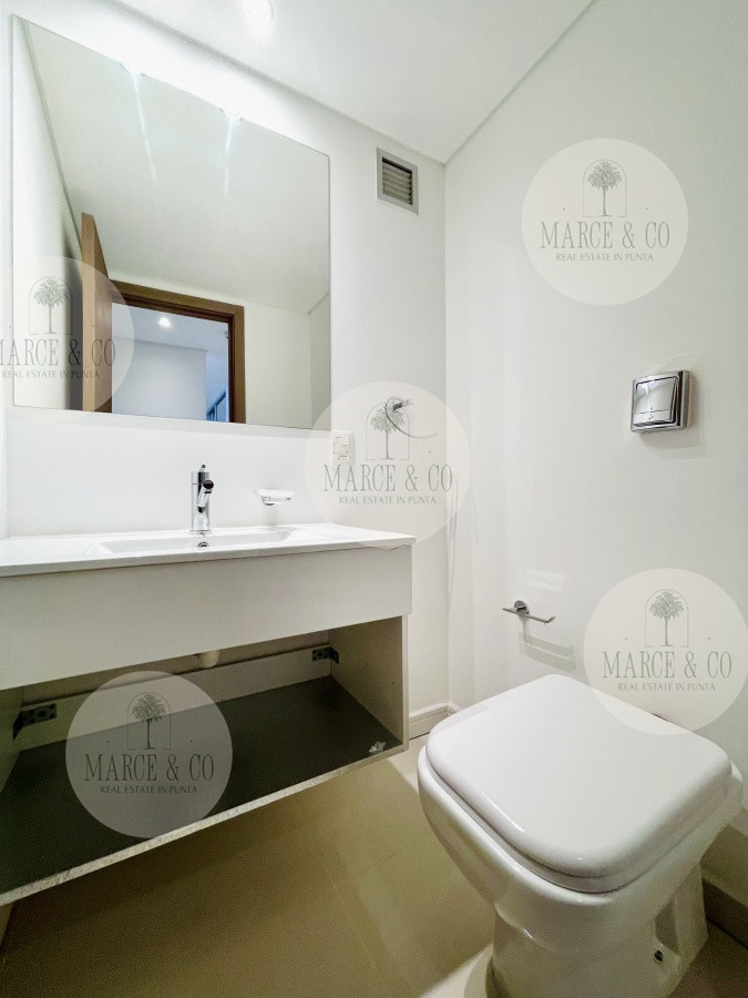 Apartamento ID.2430 - Apartamento de 2 Dormitorios y Parrillero con Vista al Mar en Playa Brava, Look Tower