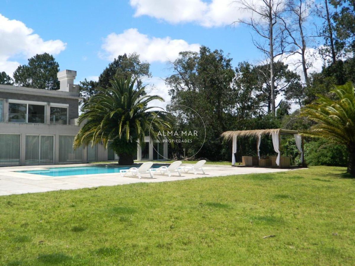 Casa ID.94 - Moderna Casa de 4 Dormitorios en el Golf - Punta del Este