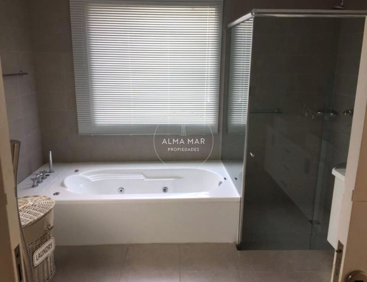 Casa ID.94 - Moderna Casa de 4 Dormitorios en el Golf - Punta del Este
