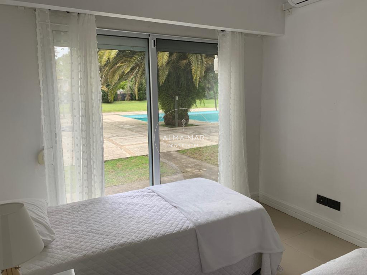 Casa ID.94 - Moderna Casa de 4 Dormitorios en el Golf - Punta del Este