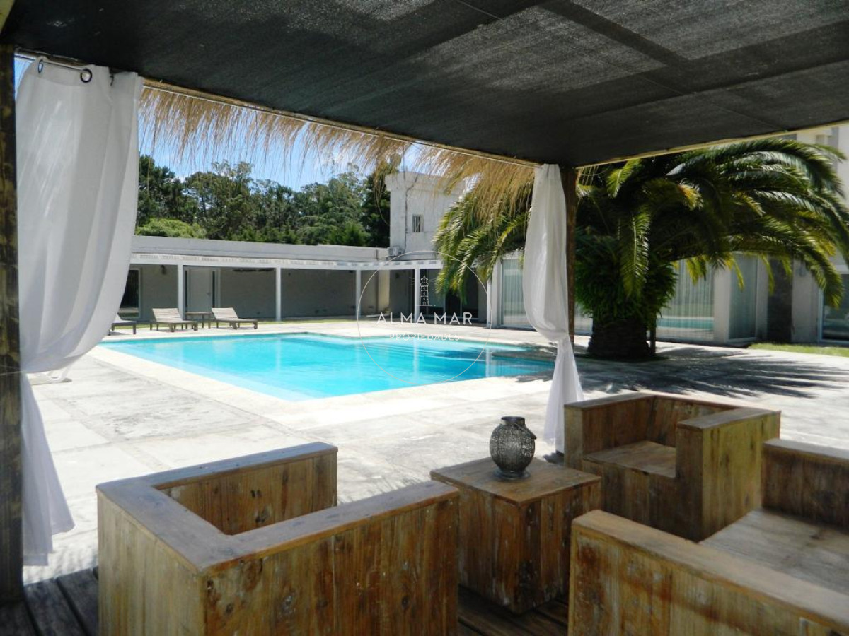 Casa ID.94 - Moderna Casa de 4 Dormitorios en el Golf - Punta del Este
