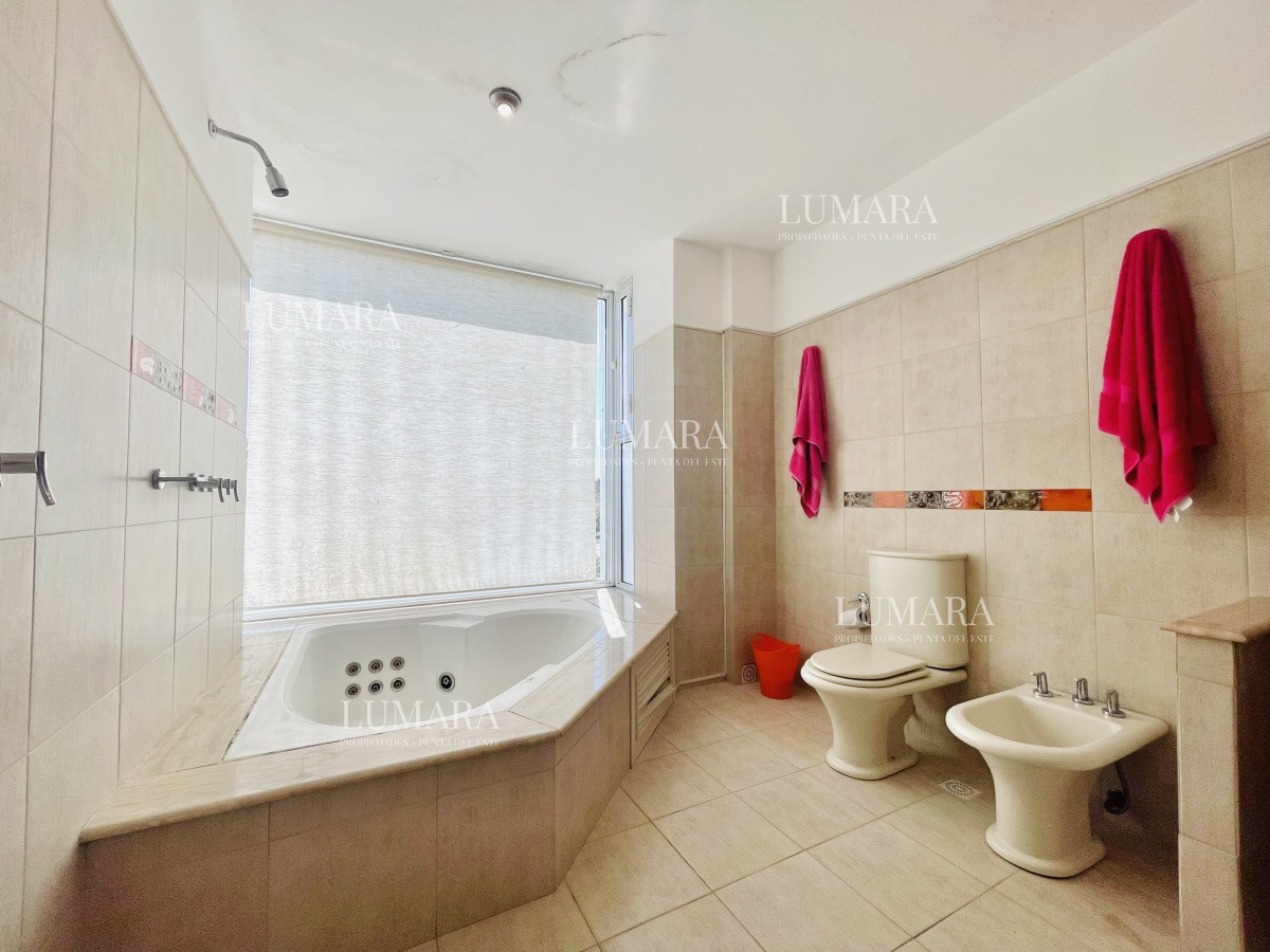 Casa ID.718 - Muy Buena Casa de 5 Dormitorios y Piscina en Rincón del Indio, a Pocos Metros del Mar