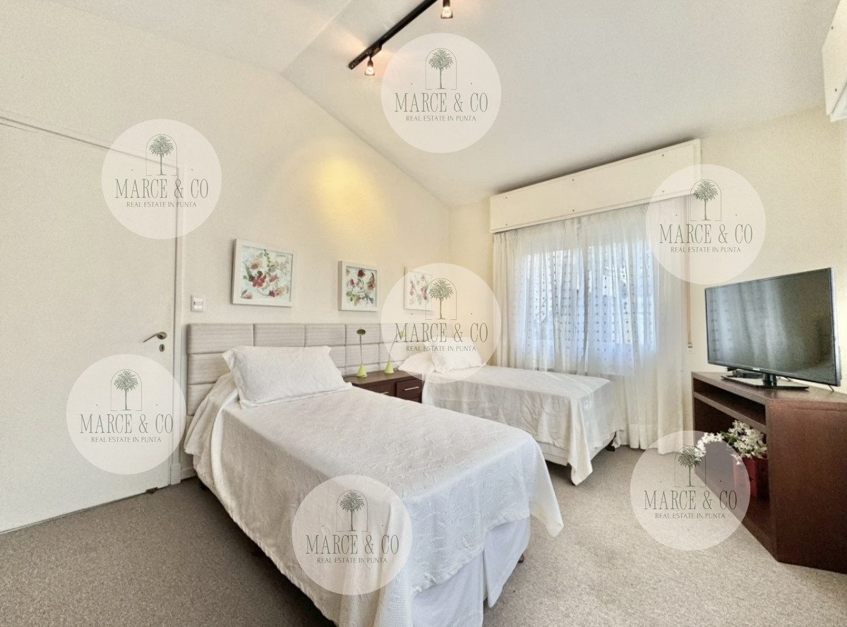 Casa ID.2282 - Moderna Casa de 4 Dormitorios en Playa Mansa a 150 metros del Mar