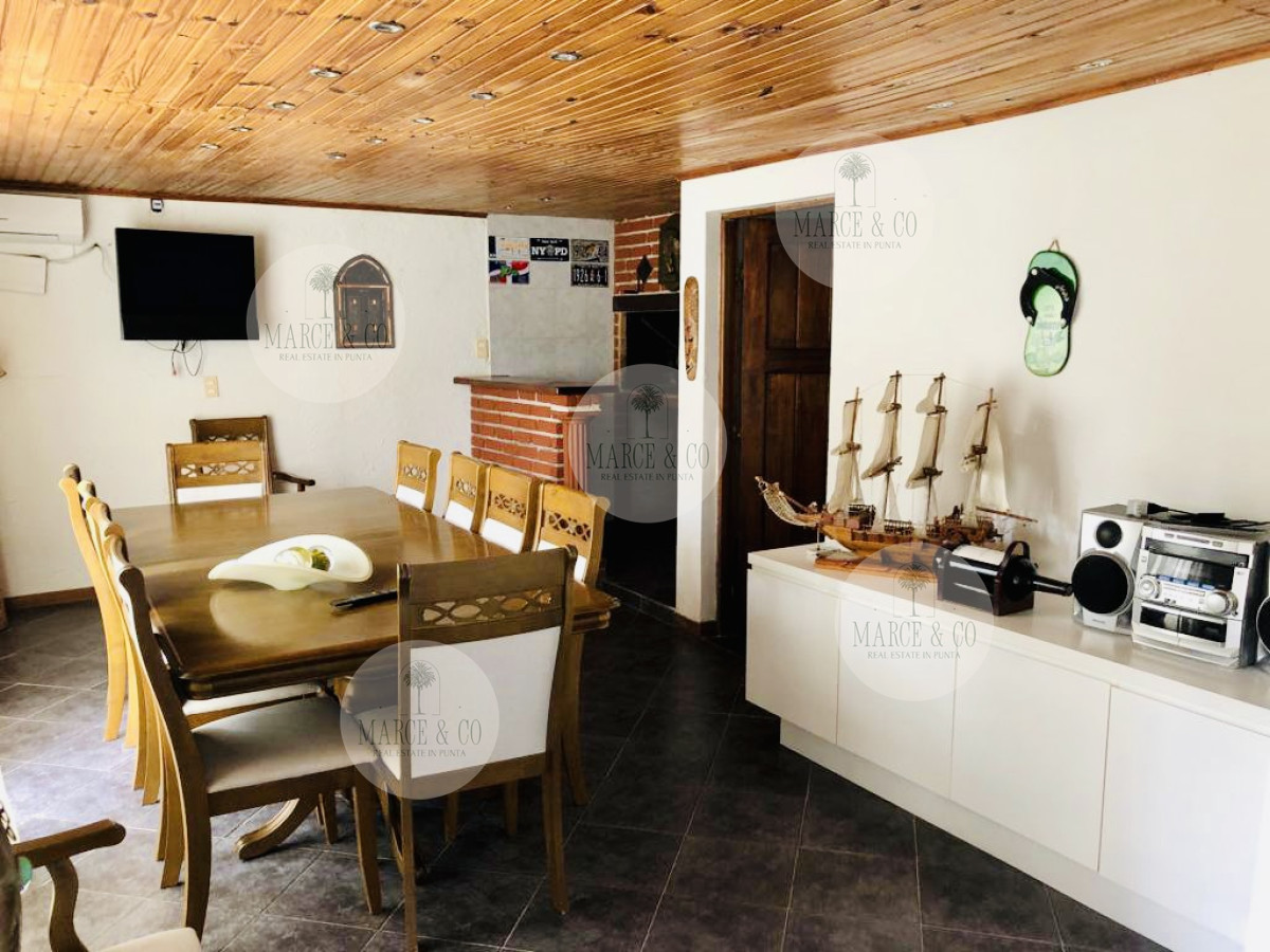 Casa ID.2419 - Alquiler temporario de casa con 3 Dormitorios con piscina y barbacoa en Jardines de Córdoba, Punta del Este