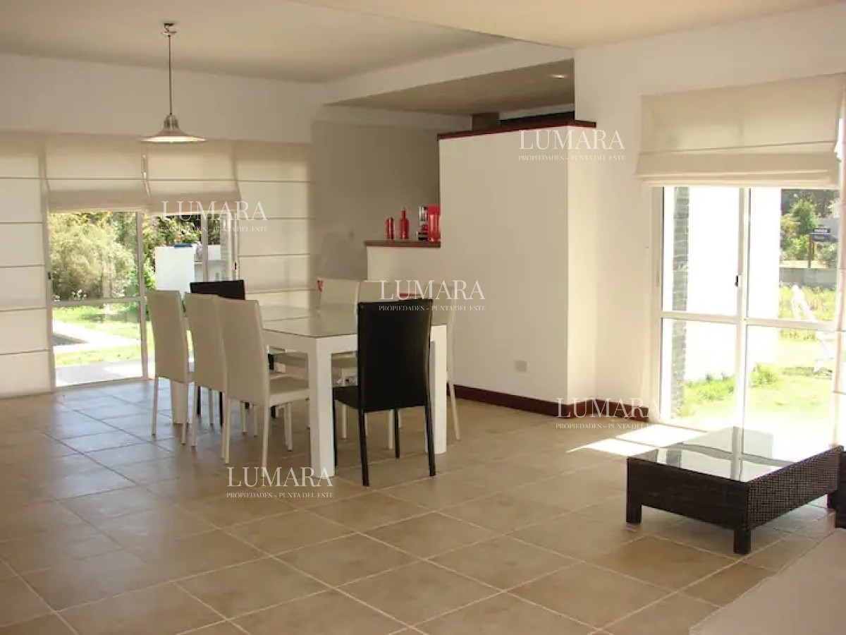 Casa ID.718 - Muy Buena Casa de 5 Dormitorios y Piscina en Rincón del Indio, a Pocos Metros del Mar