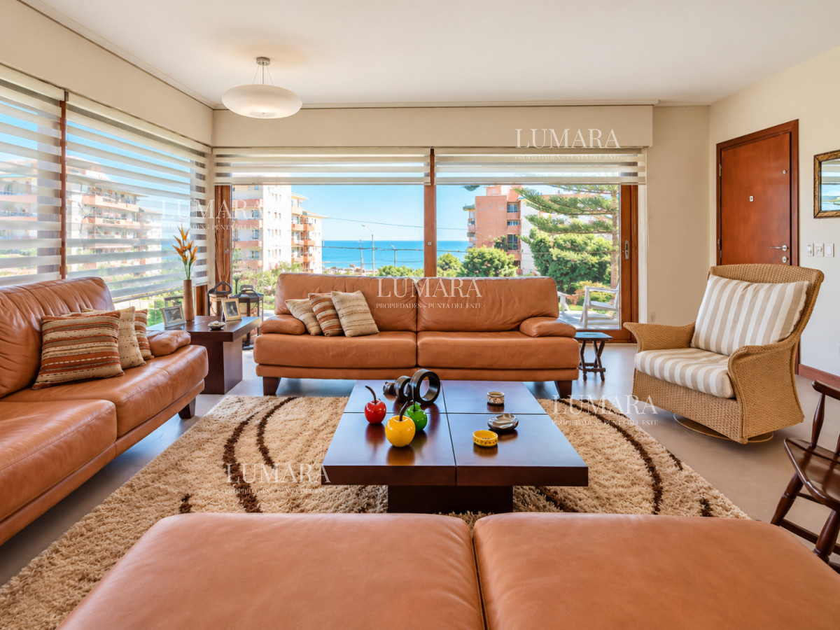 Casa ID.738 - Excelente Casa de 4 Dormitorios y Piscina a una Cuadra del Mar 