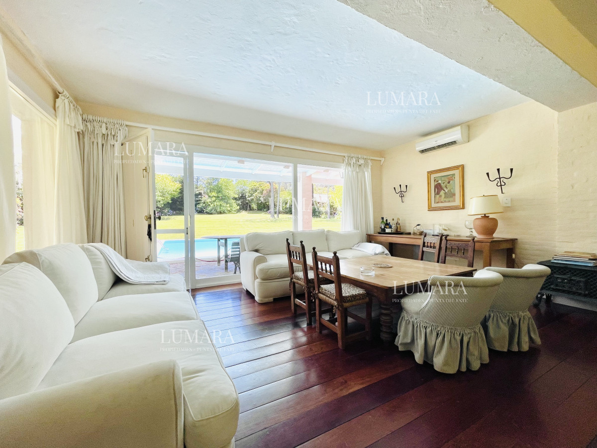 Casa ID.719 - Excelente Casa de 4 Dormitorios en Playa Brava, Punta del Este