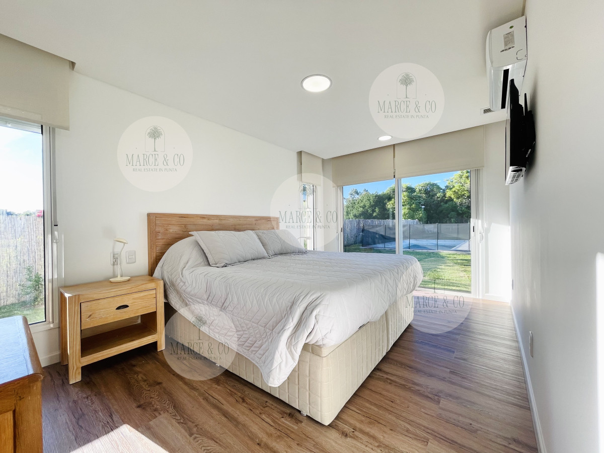 Casa ID.9 - Moderna Casa de 4 Dormitorios, Piscina Climatizada y Parrillero en Punta Ballena, Barrio Semi Privado