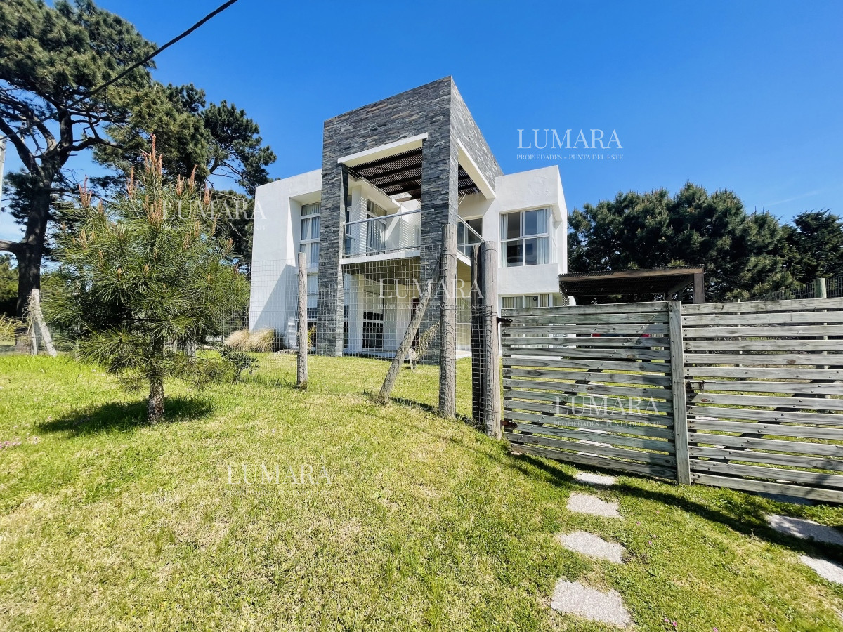 Casa ID.718 - Muy Buena Casa de 5 Dormitorios y Piscina en Rincón del Indio, a Pocos Metros del Mar