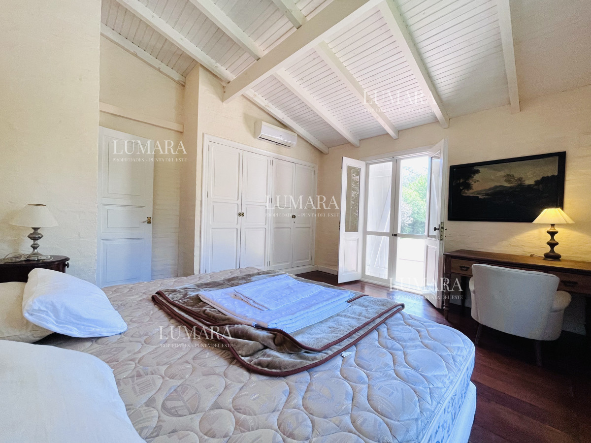 Casa ID.719 - Excelente Casa de 4 Dormitorios en Playa Brava, Punta del Este
