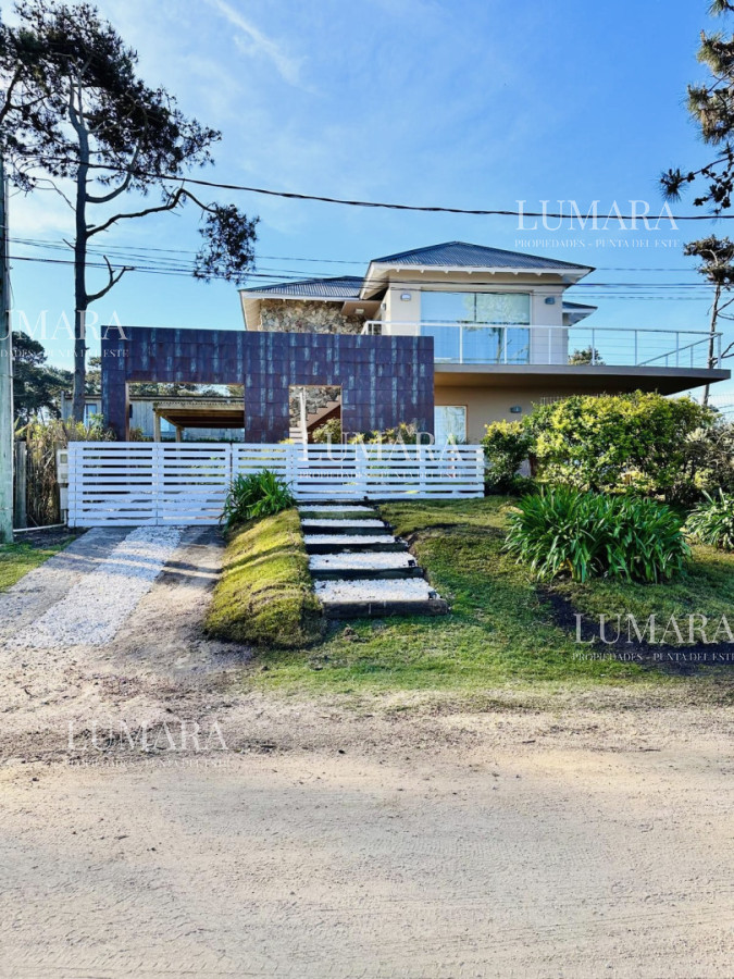 Casa ID.1407 - Excelente Casa de 6 Dormitorios y Piscina en Montoya, La Barra