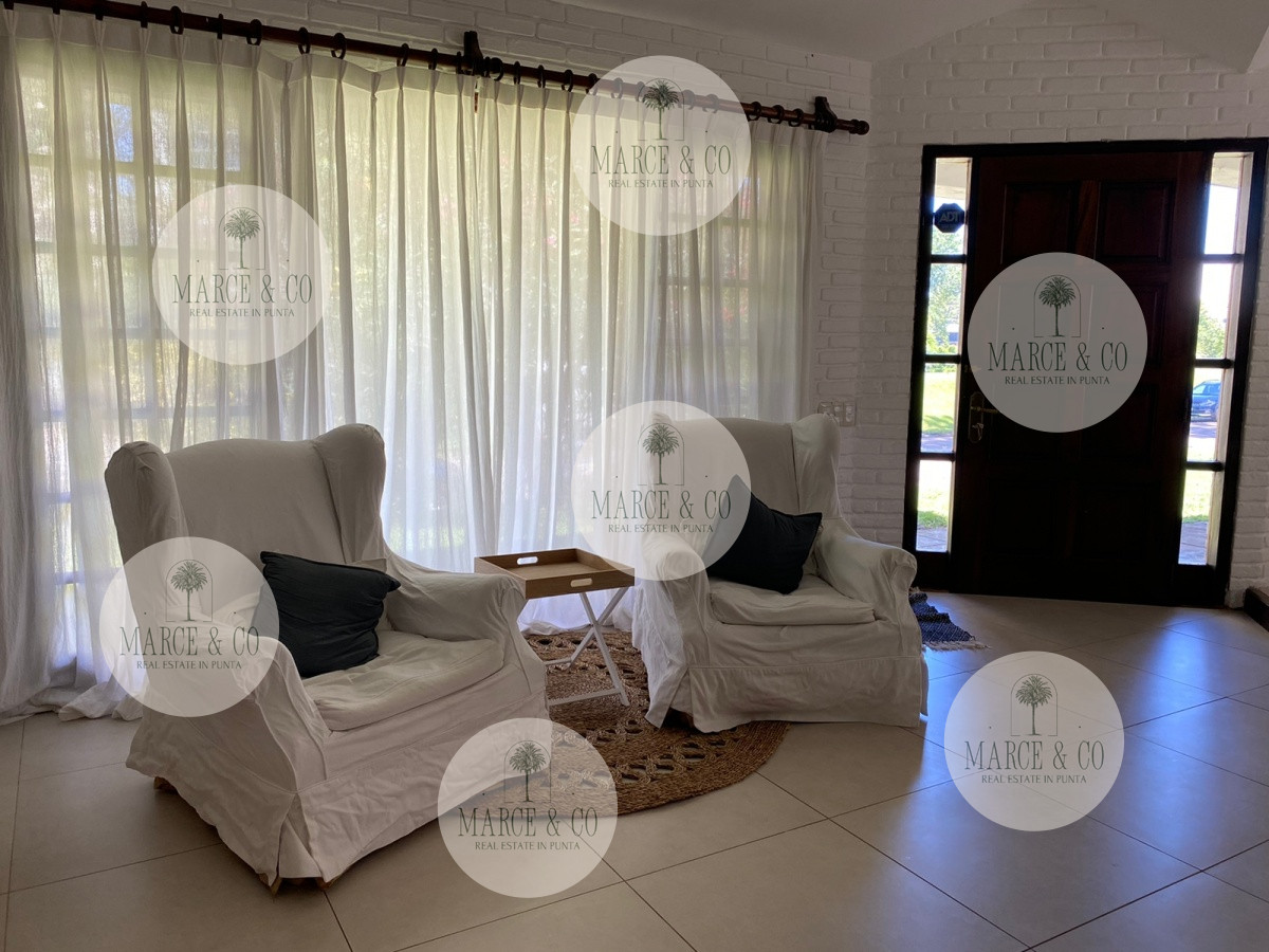 Casa ID.454 - Alquiler temporario de casa de tres dormitorios con piscina en Barrio Lugano a pasos de Punta Shopping, Punta del Este