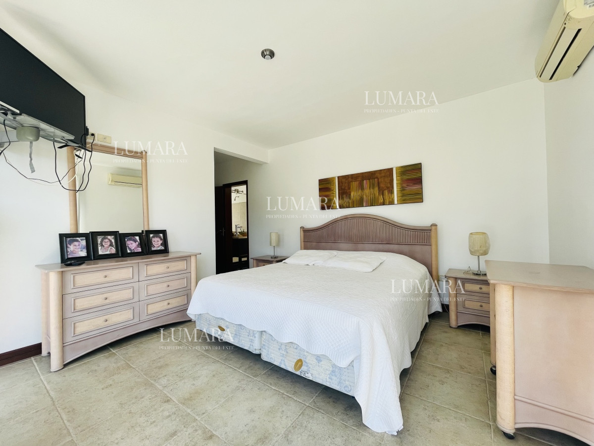 Casa ID.718 - Muy Buena Casa de 5 Dormitorios y Piscina en Rincón del Indio, a Pocos Metros del Mar