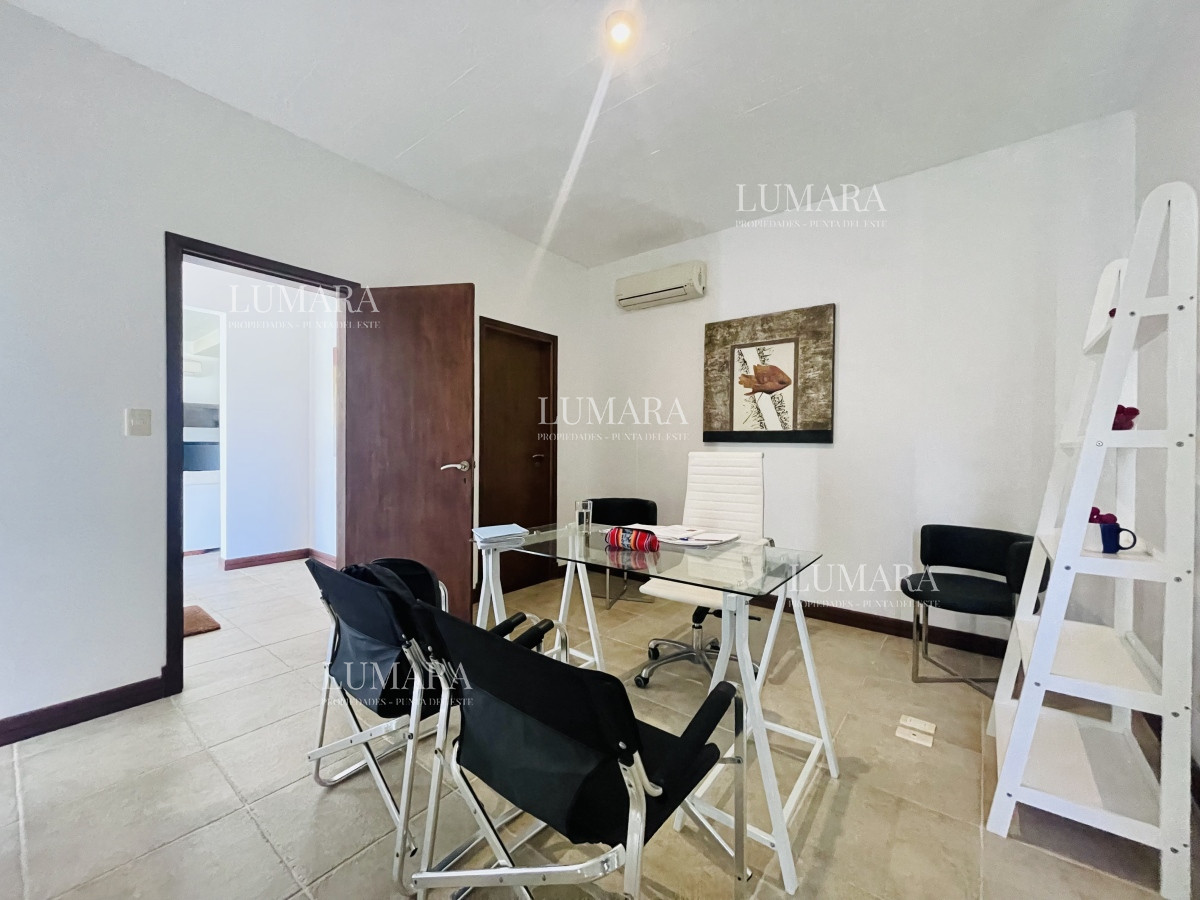 Casa ID.718 - Muy Buena Casa de 5 Dormitorios y Piscina en Rincón del Indio, a Pocos Metros del Mar