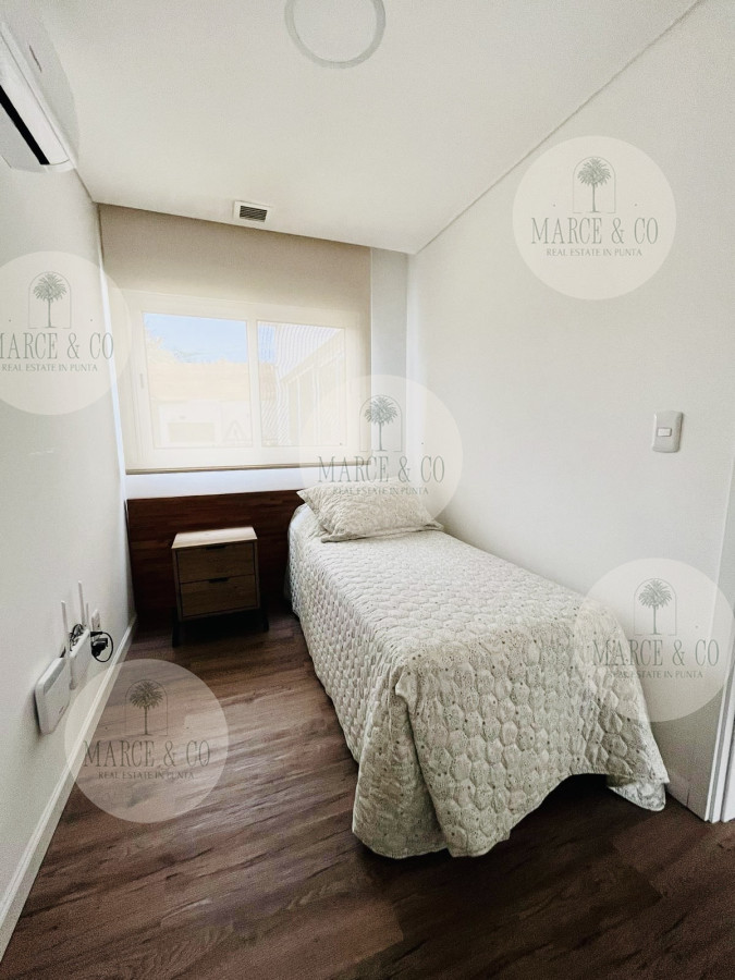 Casa ID.9 - Moderna Casa de 4 Dormitorios, Piscina Climatizada y Parrillero en Punta Ballena, Barrio Semi Privado