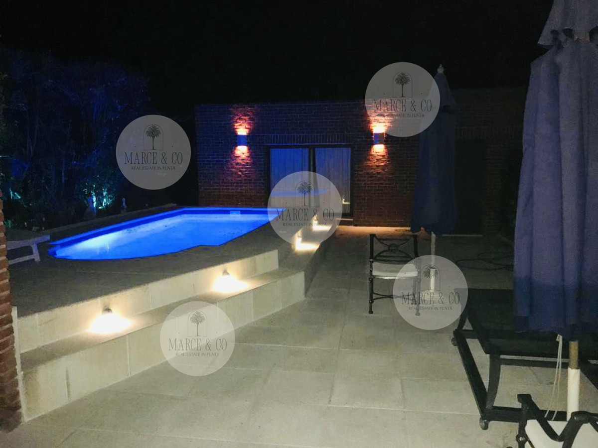 Casa ID.2419 - Alquiler temporario de casa con 3 Dormitorios con piscina y barbacoa en Jardines de Córdoba, Punta del Este