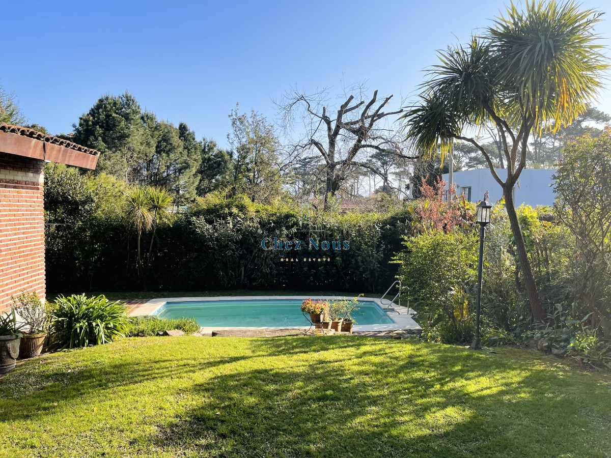 Casa ID.442 - Casa de 3 Dormitorios y Piscina en Playa Mansa, Punta del Este