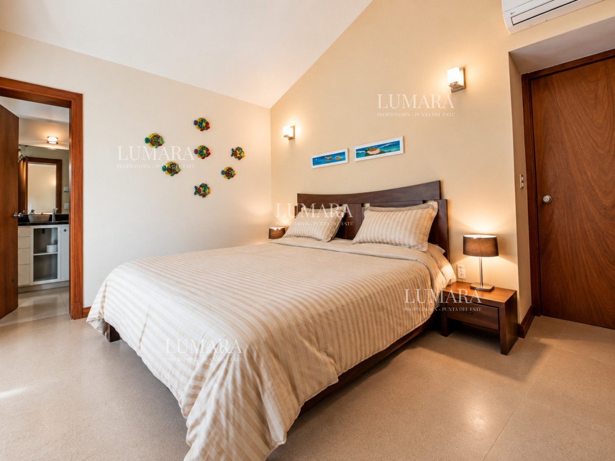 Casa ID.738 - Excelente Casa de 4 Dormitorios y Piscina a una Cuadra del Mar 